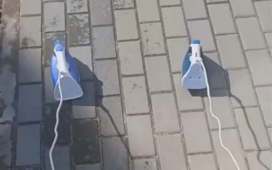 А теперь серьёзно: в Гусеве двое парней выгуливали утюги