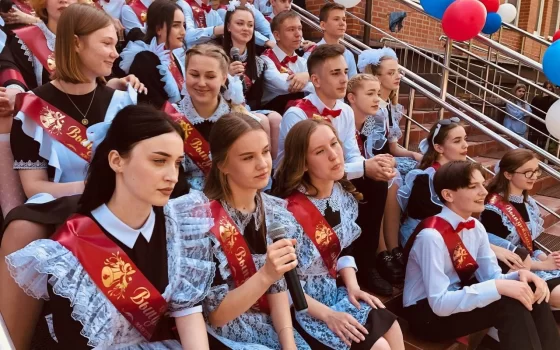 В Гусевском округе последние звонки прозвучали для 377 и 84 выпускников 9-х и 11-х классов