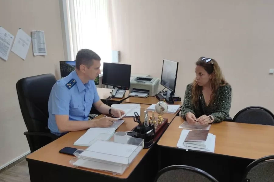 Заместитель прокурора области провел прием граждан в Гусеве