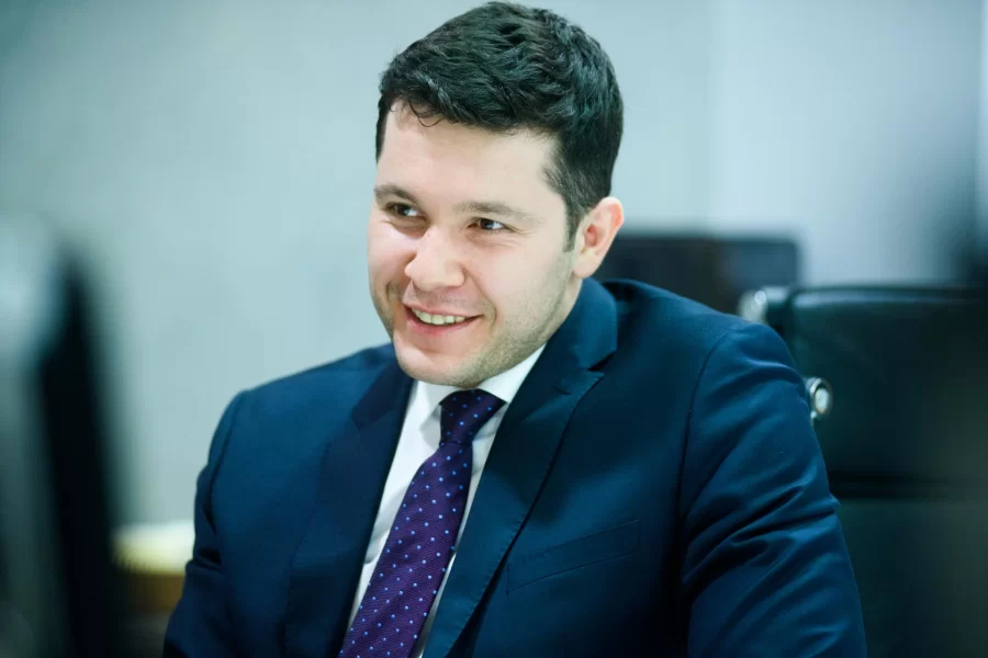 Поздравление губернатора Антона Алиханова с Днем России