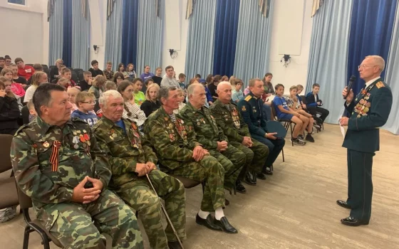 В ГДК прошел урок мужества «Встреча трёх поколений» для летних пришкольных лагерей