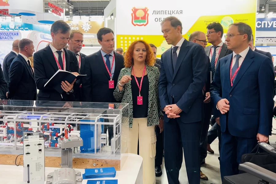 Денису Мантурову представили новые образцы продукции и проекты развития калининградских предприятий