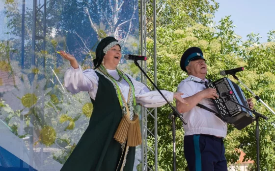 Семейное творчество на сцене фестиваля «Ромашковое счастье»