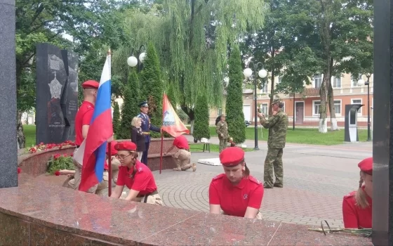 В Гусеве возложили цветы к стеле памяти участников и ветеранов локальных конфликтов