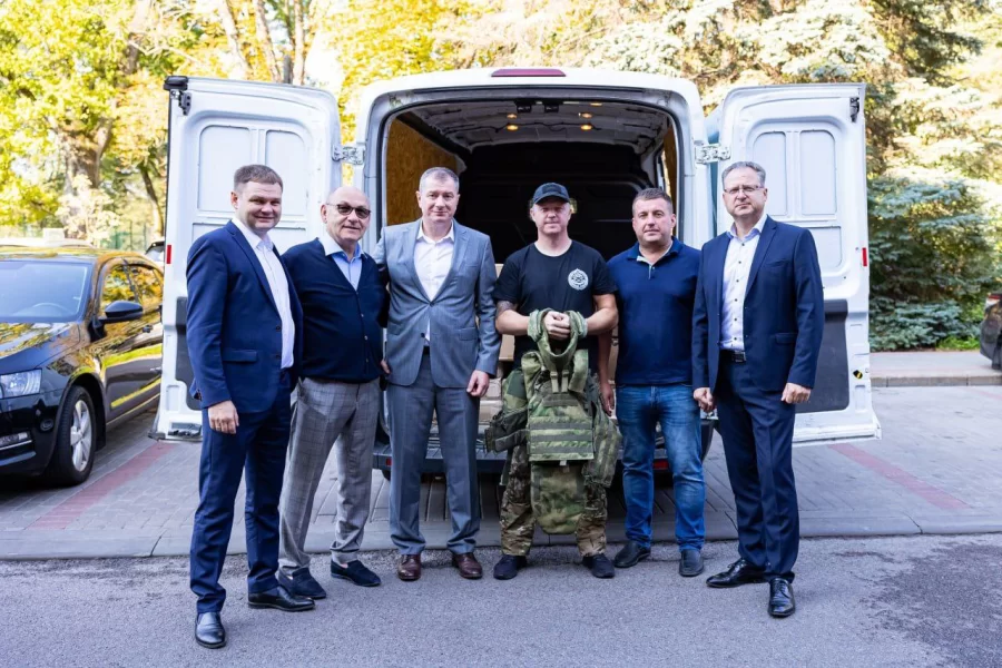 Члены областного правительства и главы администраций муниципалитетов скинулись на бронежилеты