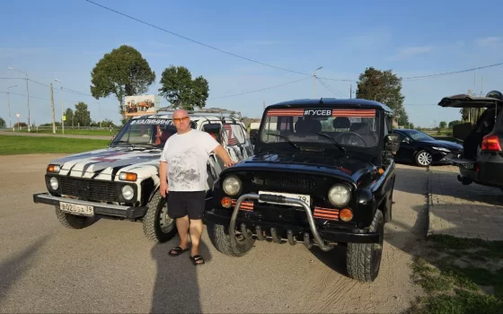 Неравнодушные люди передали нашим бойцам в зону СВО два автомобиля
