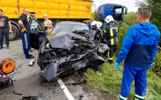 В районе посёлка Майское столкнулись автомобили BMW и МАН, пострадала девушка водитель