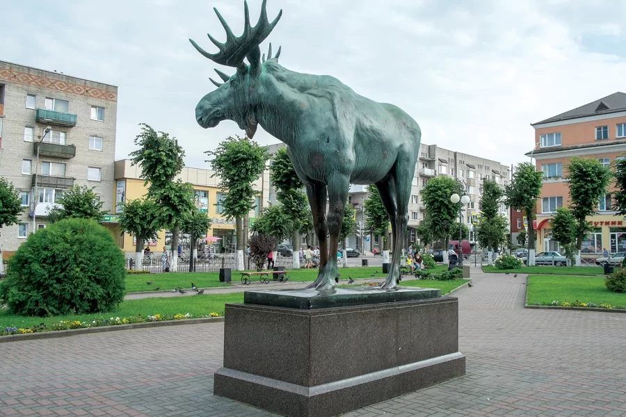 Постамент скульптуры Лося отремонтируют к концу текущего месяца