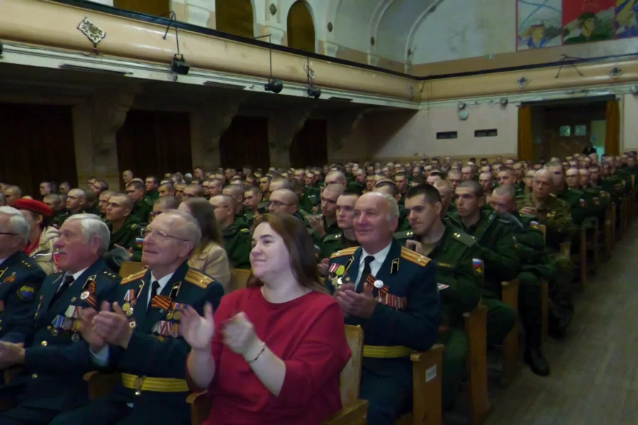 Праздничный концерт ко Дню военного связиста в Гусеве подарил множество неожиданных открытий