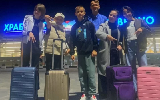 Школьники из Гусева проходят обучение в школе КВН в Москве