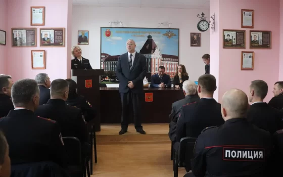 В Гусеве сотрудников МВД поздравили с профессиональным праздником