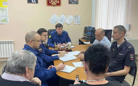 Первый заместитель прокурора области провел прием граждан в Гусеве