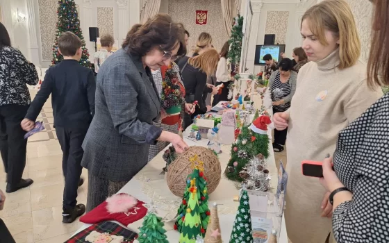 В рамках благотворительного марафона в ДЮЦ открылась ярмарка и выставка детских работ