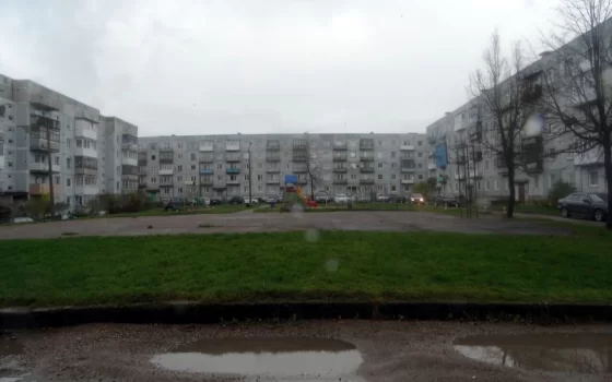 В Гусеве крупный двор годами простаивает без ремонта