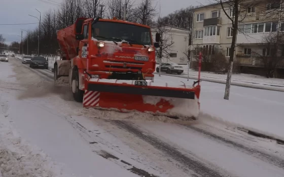 В Гусеве идут работы по устранению последствий снегопада