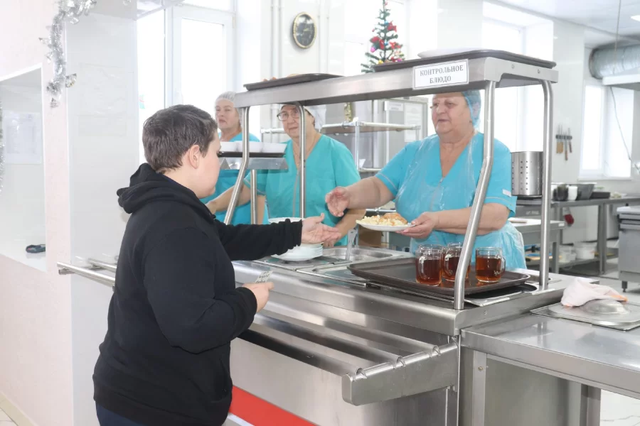 Питание в первой школе на новом уровне