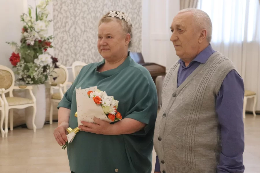 Сегодня в Гусевском ЗАГСе чествовали «золотых» юбиляров — семью Сочинских