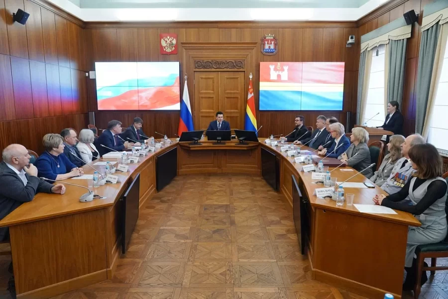 Антон Алиханов вручил награды жителям региона