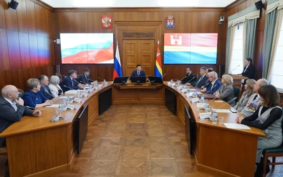 Антон Алиханов вручил награды жителям региона