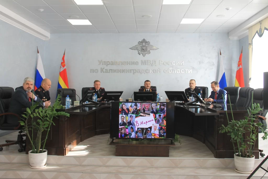 В преддверии Международного женского дня в УМВД наградили женщин-полицейских