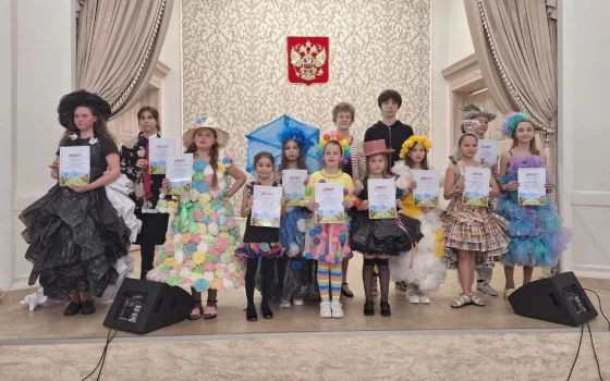 В Детско-юношеском центре наградили победителей конкурса «Цветы для мамы»