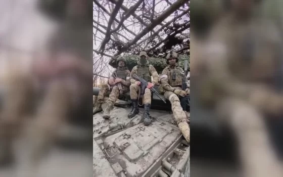 Военнослужащие 11-го армейского корпуса поздравляют с Международным женским днём