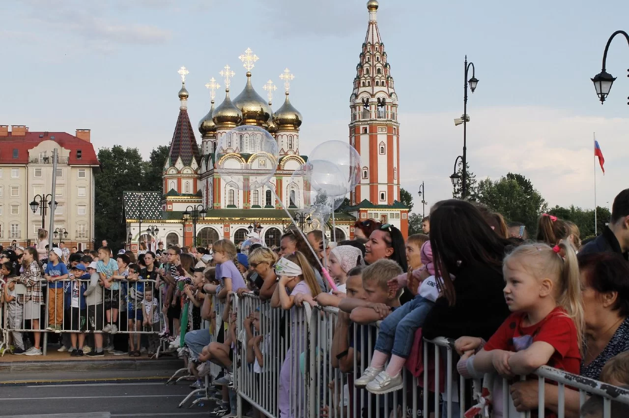 В Гусеве на центральной площади состоялось открытие патриотического фестиваля