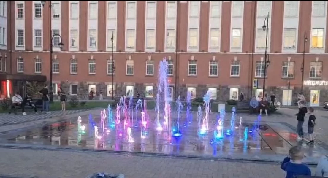 Водоканал города Гусева напоминает, что купаться в фонтане и пить воду из него запрещено