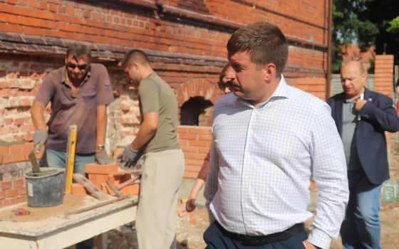 Глава администрации проинспектировал, как идёт ремонт городского музея и переданных ДК помещений