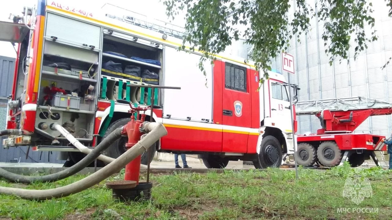 В Гусеве прошли учения пожарных на комбикормовом заводе