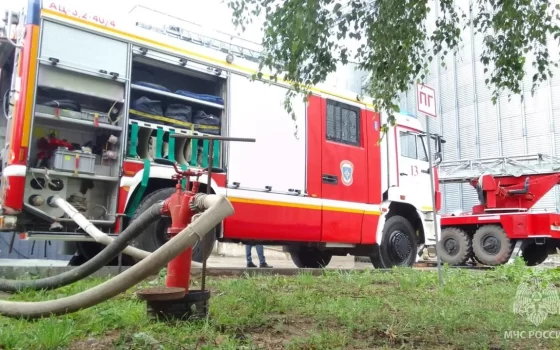 В Гусеве прошли учения пожарных на комбикормовом заводе