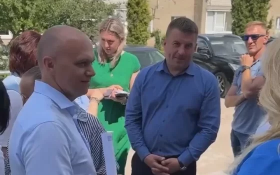 Беспрозванных пообещал помочь с завершением ремонта придомовой территории на Сосновом переулке в Гусеве