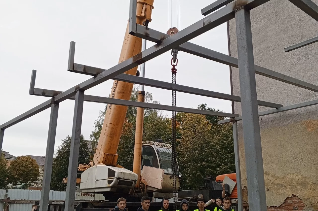 Здание бывшего кинотеатра «Мир» реконструируют под торговый центр
