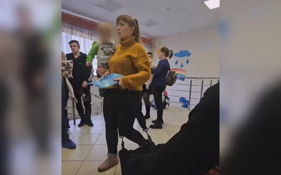 Причиной скопления мам с детьми в поликлинике Гусева стали неблагоприятные погодные условия