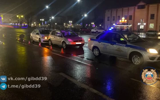 В Гусеве на улице Победы столкнулись два автомобиля, есть пострадавший