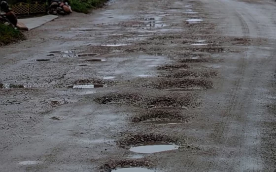 В Гусеве погода не позволяет грейдеру выполнять работы на дорогах