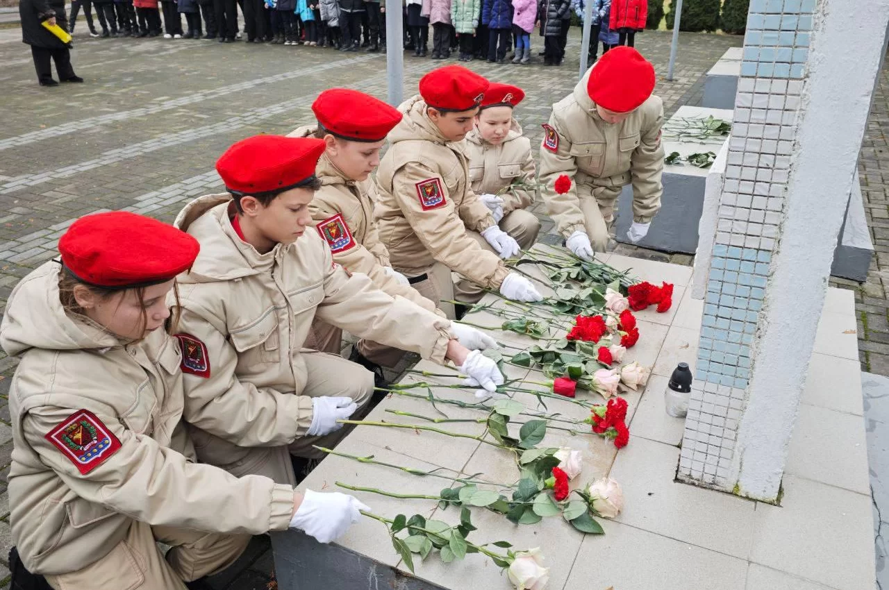 В Гусевском округе прошло единовременное возложение цветов к мемориалам Великой Отечественной войны