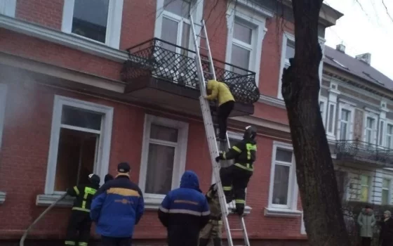 В Гусеве на Ульяновых пожарные МЧС спасли девушку