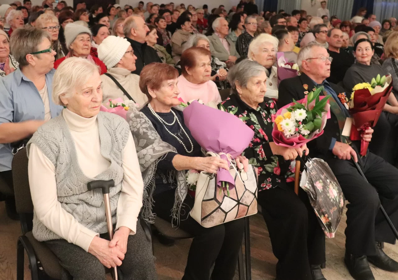 Сегодня в городском ДК чествовали ветеранов Великой Отечественной войны