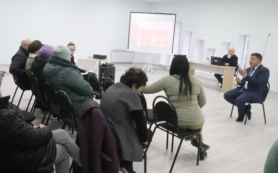 Жители Гусева обратились к главе с вопросами расселения аварийных домов и газификации