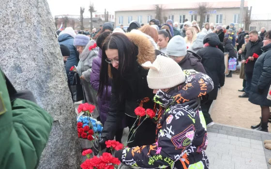В преддверии Дня защитника Отечества в Гусеве открыли памятный камень Z
