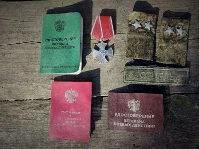 Нашивка с позывным, награда и документы Сергея Чебнева