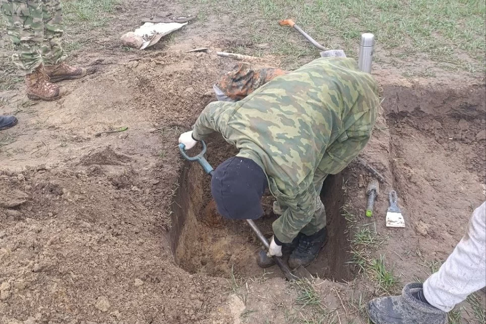 Гусевские поисковики обнаружили в Нестеровском районе останки бойца Красной Армии