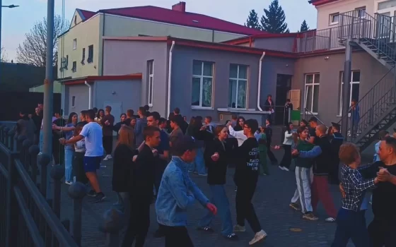 Подготовка к 9 Мая в ДЮЦ: присоединяйтесь к репетициям Вальса Победы