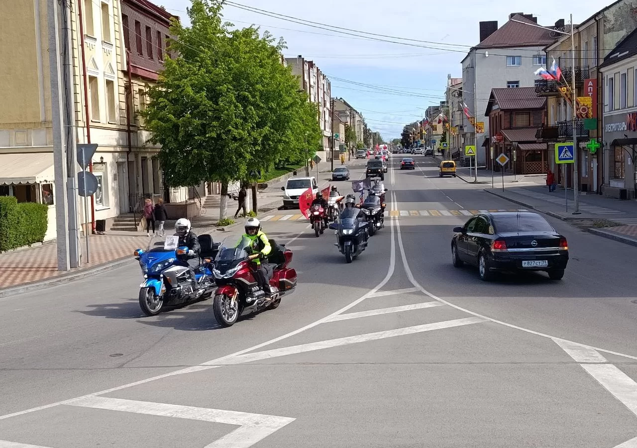 В Гусевском округе проходит автопробег, посвященный 80-летию Победы