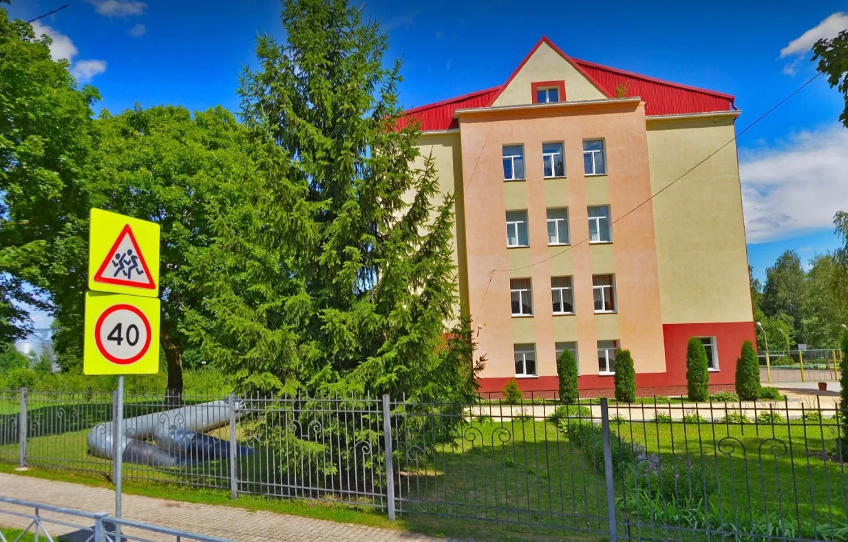 В Гусеве поставщика обязали возместить 3,9 млн рублей за некачественную штукатурку на школе
