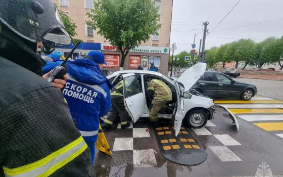 В Гусеве на улице Победы произошла авария с тремя автомобилями, есть пострадавшие