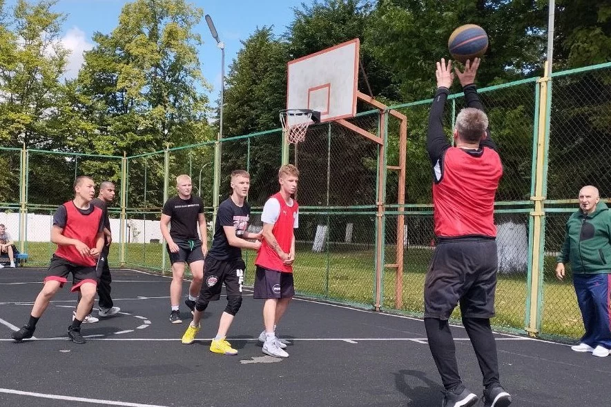В Гусеве прошёл турнир по баскетболу 3×3, приуроченный ко Дню молодёжи