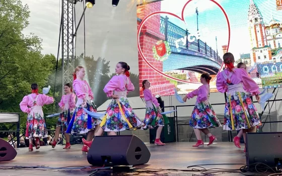 Творческие коллективы Гусевской ДШИ на сцене фестиваля «Цветы России»