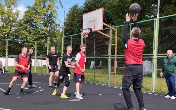 В Гусеве прошёл турнир по баскетболу 3×3, приуроченный ко Дню молодёжи
